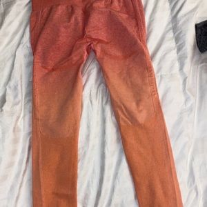 Peach ombré gynshark leggings.